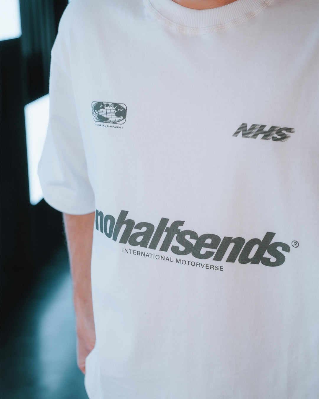 NHS GLOBE ECRU CROPPED TEE